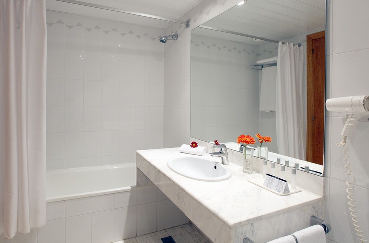 Triple hotel ciutat de granollers Triple hotel ciutat de granollers