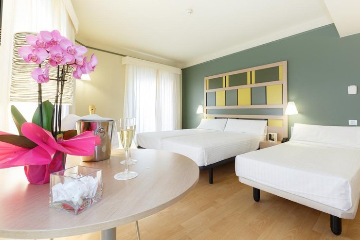 Habitació triple Hotel Ciutat Barcelona Barcelona Habitació triple Hotel Ciutat Barcelona Barcelona