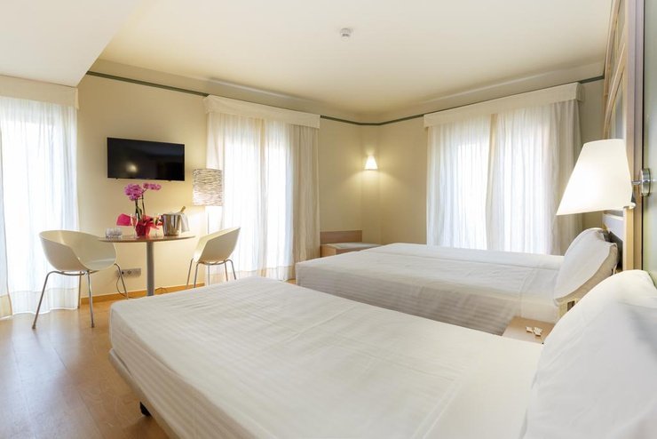 Habitació triple Hotel Ciutat Barcelona Barcelona Habitació triple Hotel Ciutat Barcelona Barcelona