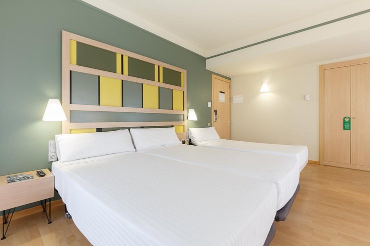 Habitació triple Hotel Ciutat Barcelona Barcelona Habitació triple Hotel Ciutat Barcelona Barcelona