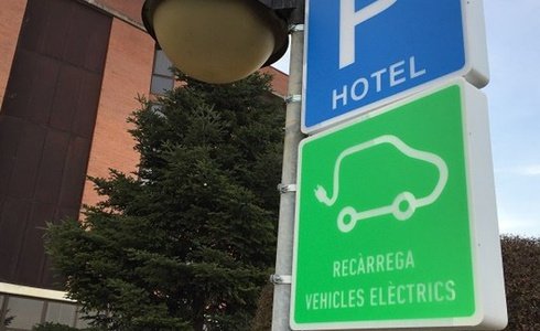 CARGA COCHE ELÉCTRICO Hotel Ciutat de Granollers a Granollers CARGA COCHE ELÉCTRICO Hotel Ciutat de Granollers a Granollers