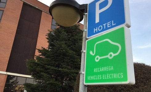 CARGA COCHE ELÉCTRICO Hotel Ciutat de Granollers a Granollers CARGA COCHE ELÉCTRICO Hotel Ciutat de Granollers a Granollers