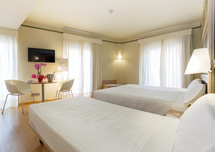 Habitació triple Hotel Ciutat Barcelona Barcelona Habitació triple Hotel Ciutat Barcelona Barcelona